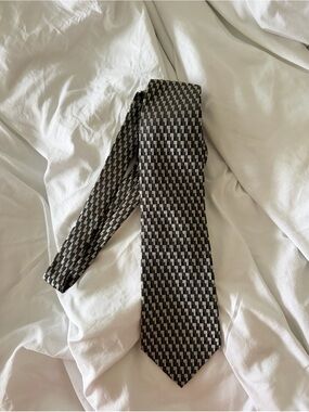 Geoffrey Beene Black Silver Geometric Tie